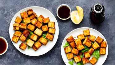 Knuspriger Tofu mit Sojasauce und Ingwer im Airfryer